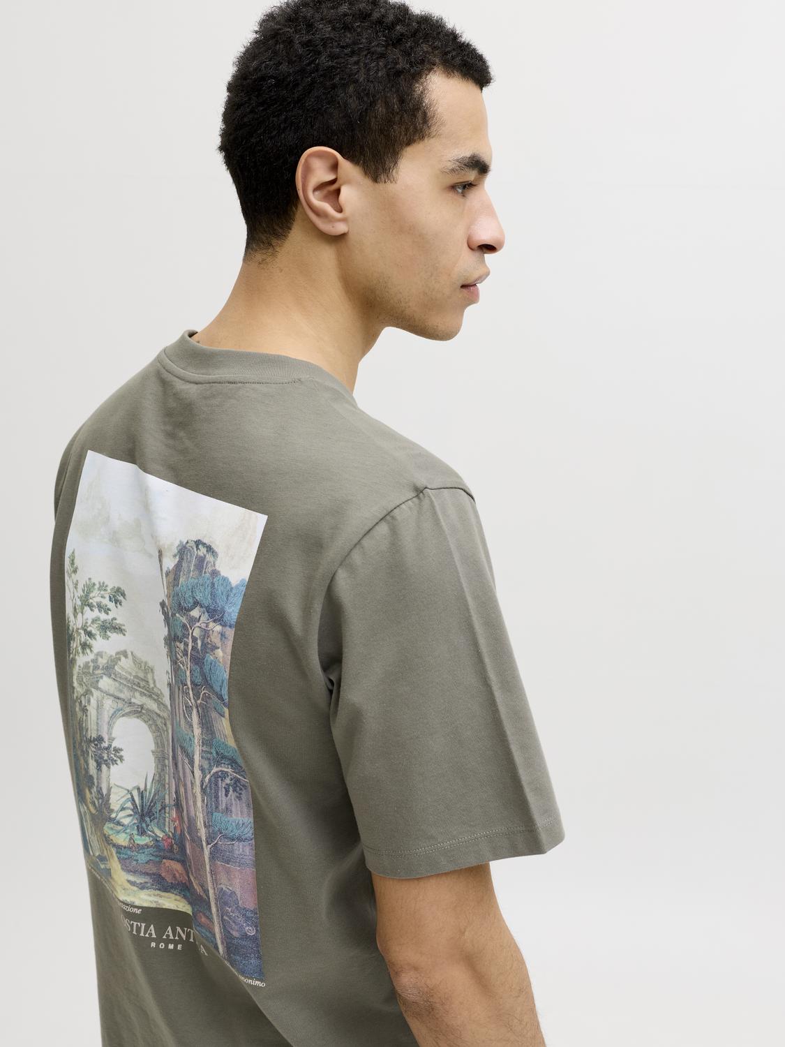 model_shot-creative